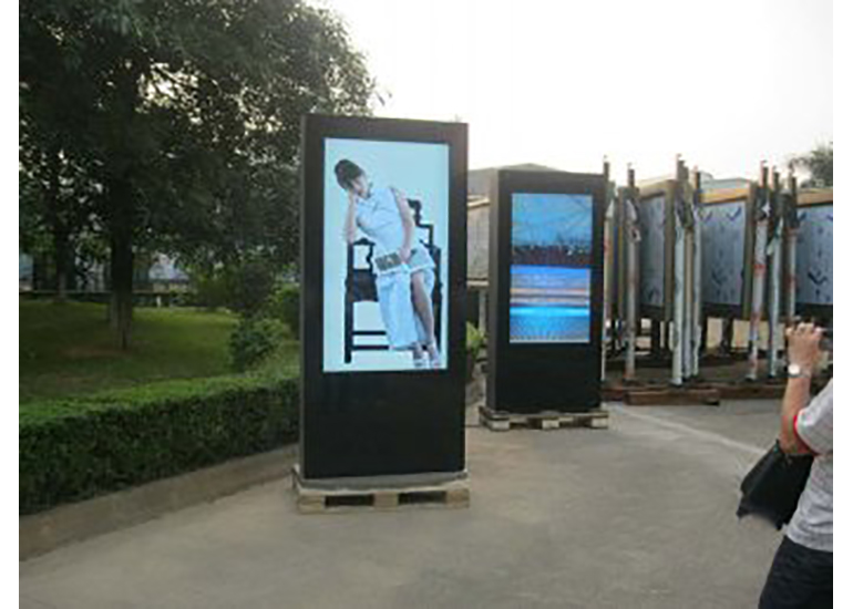 65寸户外高清广告机