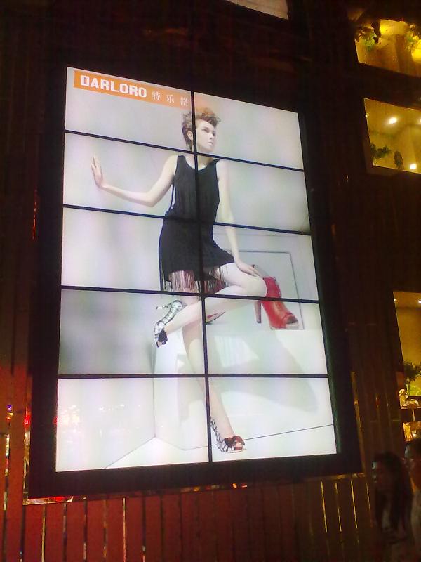 某品牌女鞋展示墙