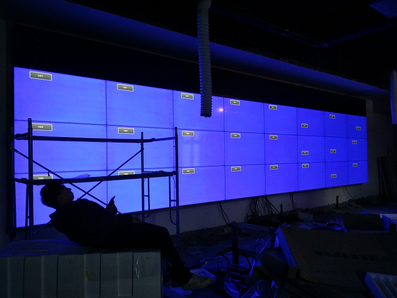 新疆天康生物科技1.8mm拼接屏